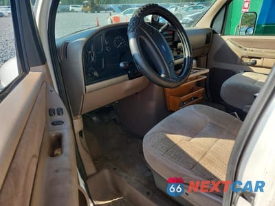 Zdjęcie 8 z 12 samochodu: 1994 FORD E350 BOX TRUCK VIN:1FDKE30G9RHB88228 - miniatura