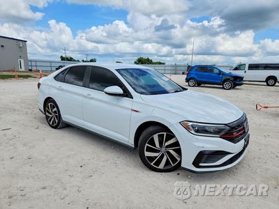 Czwarte zdjęcie samochodu z boku: 2019 VOLKSWAGEN JETTA GLI VIN:3VW6T7BU4KM224265 - miniatura
