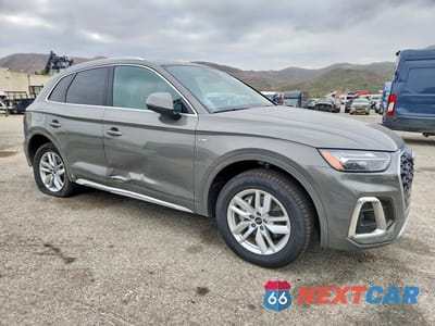 Czwarte zdjęcie samochodu z boku: 2023 AUDI Q5 PREMIUM 45 VIN:WA1GAAFY1P2118615 - miniatura