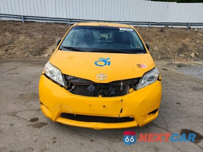 Piąte zdjęcie samochodu w środku: 2017 TOYOTA SIENNA VIN:5TDZZ3DC1HS859903 - miniatura