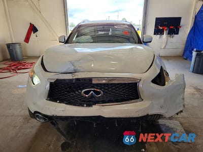 Piąte zdjęcie samochodu w środku: 2017 INFINITI QX70 BASE VIN:JN8CS1MW9HM410526 - miniatura