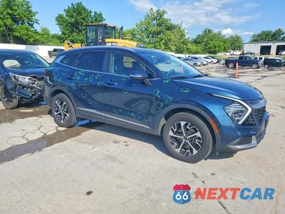 Czwarte zdjęcie samochodu z boku: 2024 KIA SPORTAGE EX VIN:KNDPVCDG1R7168999 - miniatura