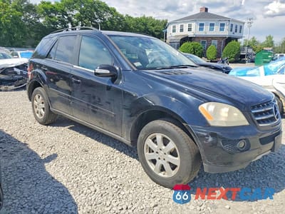 Czwarte zdjęcie samochodu z boku: 2007 MERCEDES-BENZ ML 350 VIN:4JGBB86E47A201937 - miniatura