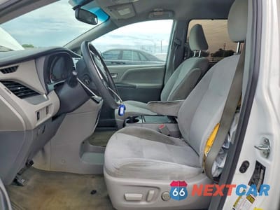 Zdjęcie 7 z 13 samochodu: 2015 TOYOTA SIENNA LE VIN:5TDKK3DCXFS560235 - miniatura