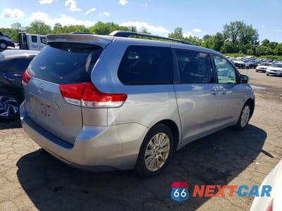 Trzecie zdjęcie samochodu z tyłu: 2011 TOYOTA SIENNA XLE 7-PASSENGER VIN:5TDDK3DC0BS029418 - miniatura