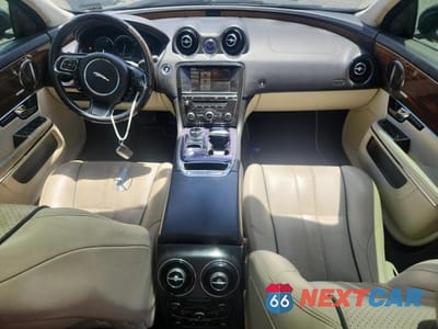 Zdjęcie 8 z 13 samochodu: 2012 JAGUAR XJL SUPERCHARGED VIN:SAJWA2GE8CMV29327 - miniatura