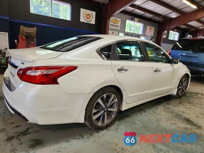Trzecie zdjęcie samochodu z tyłu: 2016 NISSAN ALTIMA 2.5 SR VIN:1N4AL3AP6GC197926 - miniatura