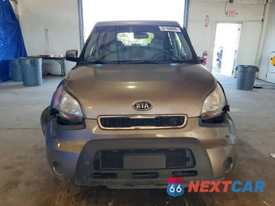 Piąte zdjęcie samochodu w środku: 2010 KIA SOUL + VIN:KNDJT2A22A7178735 - miniatura