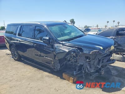 Czwarte zdjęcie samochodu z boku: 2021 CHEVROLET SUBURBAN C1500 LT VIN:1GNSCCKD8MR360272 - miniatura