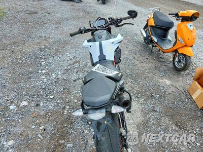 Zdjęcie 6 z 10 samochodu: 2020 KTM 890 DUKE R VIN:VBKTU9400LM800583 - miniatura