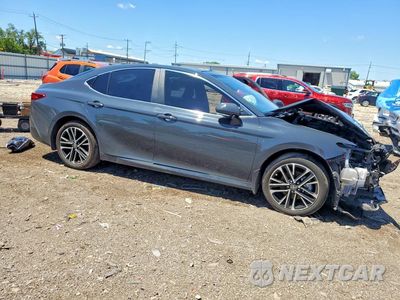 Czwarte zdjęcie samochodu z boku: 2025 TOYOTA CAMRY XLE VIN:4T1DBADK1SU502424 - miniatura
