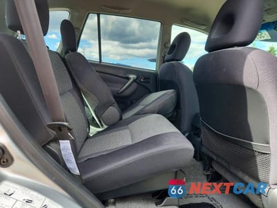 Zdjęcie 11 z 14 samochodu: 2005 TOYOTA RAV4 BASE VIN:JTEGD20V050064374 - miniatura