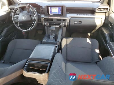 Zdjęcie 8 z 12 samochodu: 2025 TOYOTA TACOMA SR5 VIN:3TMKB5FNXSM025636 - miniatura