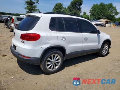 Trzecie zdjęcie samochodu z tyłu: 2018 VOLKSWAGEN TIGUAN LIMITED VIN:WVGBV7AX2JK001148 - miniatura