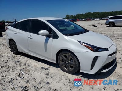 Czwarte zdjęcie samochodu z boku: 2021 TOYOTA PRIUS XLE VIN:JTDKAMFU1M3128064 - miniatura