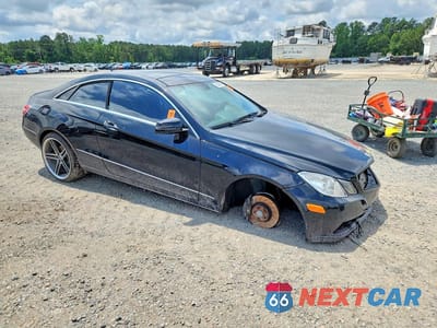 Czwarte zdjęcie samochodu z boku: 2011 MERCEDES-BENZ E 350 VIN:WDDKJ5GB7BF064164 - miniatura