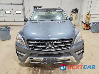 Piąte zdjęcie samochodu w środku: 2014 MERCEDES-BENZ ML 550 4MATIC VIN:4JGDA7DB6EA407126 - miniatura
