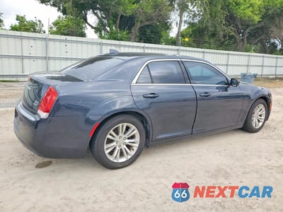 Trzecie zdjęcie samochodu z tyłu: 2016 CHRYSLER 300 LIMITED VIN:2C3CCAAGXGH298590 - miniatura
