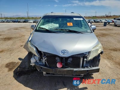 Piąte zdjęcie samochodu w środku: 2013 TOYOTA SIENNA LE VIN:5TDKK3DC5DS378939 - miniatura