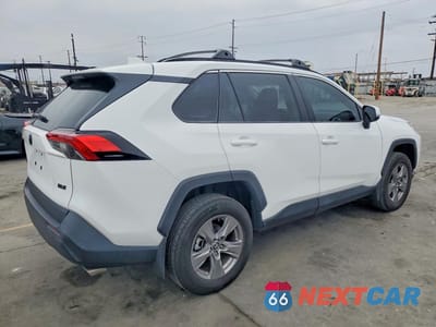 Trzecie zdjęcie samochodu z tyłu: 2024 TOYOTA RAV4 XLE VIN:2T3W1RFV0RC291091 - miniatura