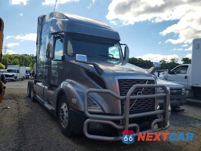2019 VOLVO VN VNL 4V4NC9EH3KN206407 - główne zdjęcie licytacji z USA - miniatura