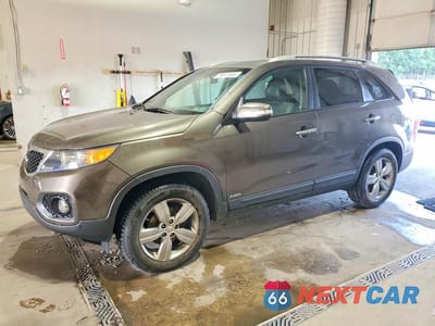 2013 KIA SORENTO EX 5XYKUCA69DG313114 - główne zdjęcie licytacji z USA - miniatura