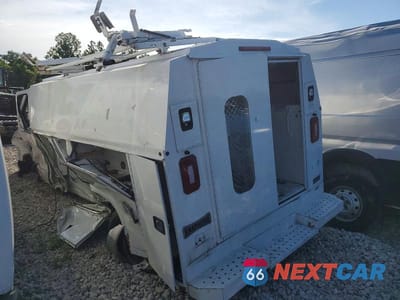 Trzecie zdjęcie samochodu z tyłu: 2018 FORD ECONOLINE E350 SUPER DUTY CUTAWAY VAN VIN:1FDWE3F6XJDC38405 - miniatura