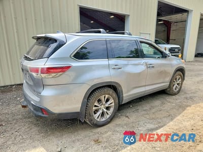 Trzecie zdjęcie samochodu z tyłu: 2015 TOYOTA HIGHLANDER XLE VIN:5TDJKRFH2FS140699 - miniatura