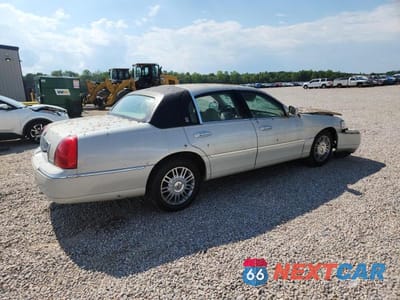 Trzecie zdjęcie samochodu z tyłu: 2006 LINCOLN TOWN CAR SIGNATURE LIMITED VIN:1LNHM82V56Y617429 - miniatura