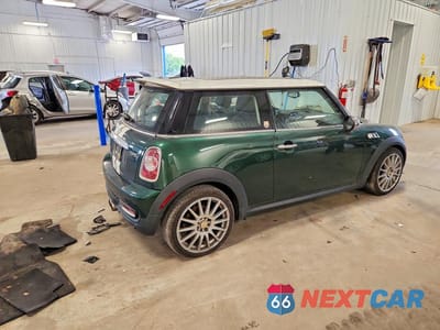 Trzecie zdjęcie samochodu z tyłu: 2012 MINI COOPER S VIN:WMWSV3C5XCTY29855 - miniatura