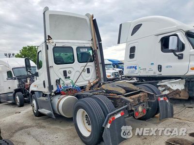Trzecie zdjęcie samochodu z tyłu: 2016 FREIGHTLINER CASCADIA 125 SEMI TRUCK VIN:1FUBGEDV1GLHC5761 - miniatura