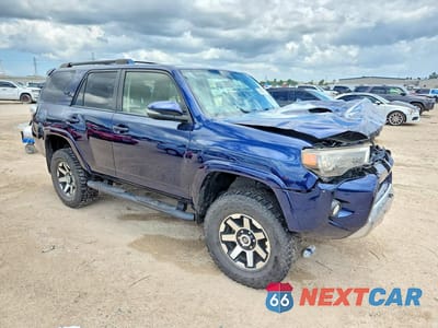 Czwarte zdjęcie samochodu z boku: 2019 TOYOTA 4RUNNER TRD OFF-ROAD PREMIUM VIN:JTEBU5JR7K5646290 - miniatura