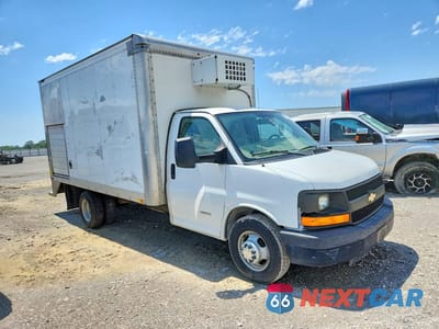 Czwarte zdjęcie samochodu z boku: 2015 CHEVROLET EXPRESS REFRIGERATED BOX TRUCK VIN:1GB6G5CG9F1154032 - miniatura