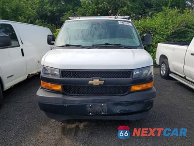 Czwarte zdjęcie samochodu z boku: 2020 CHEVROLET EXPRESS G3500 VIN:1GCZGGFP8L1250214 - miniatura