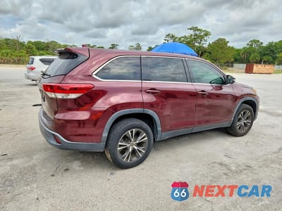 Trzecie zdjęcie samochodu z tyłu: 2019 TOYOTA HIGHLANDER LE PLUS VIN:5TDZZRFH4KS294484 - miniatura