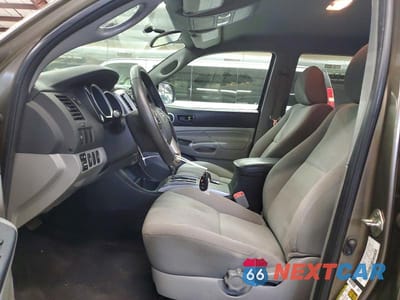 Zdjęcie 7 z 12 samochodu: 2014 TOYOTA TACOMA DOUBLE CAB VIN:3TMLU4EN7EM138264 - miniatura