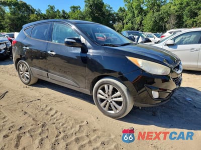 Czwarte zdjęcie samochodu z boku: 2011 HYUNDAI TUCSON LIMITED VIN:KM8JU3AC6BU222374 - miniatura