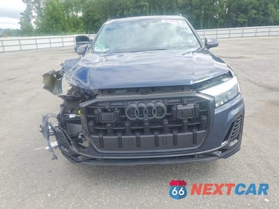Piąte zdjęcie samochodu w środku: 2025 AUDI Q7 PRESTIGE VIN:WA1VVBF76SD028432 - miniatura