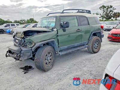 2010 TOYOTA FJ CRUISER BASE JTEBU4BF1AK075426 - główne zdjęcie licytacji z USA - miniatura