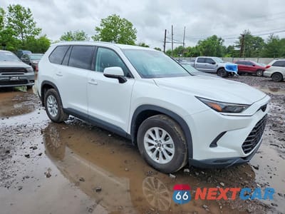 Czwarte zdjęcie samochodu z boku: 2024 TOYOTA GRAND HIGHLANDER XLE VIN:5TDAAAB53RS012265 - miniatura