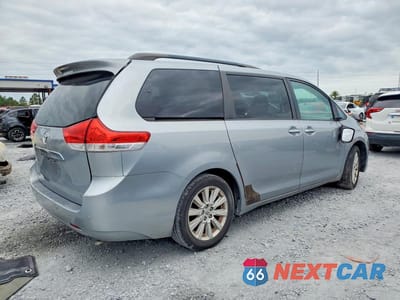 Trzecie zdjęcie samochodu z tyłu: 2013 TOYOTA SIENNA LIMITED 7-PASSENGER VIN:5TDYK3DC6DS327007 - miniatura