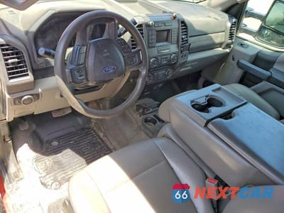 Zdjęcie 8 z 12 samochodu: 2017 FORD F350 CHSCB VIN:1FD8X3GT4HEE22430 - miniatura