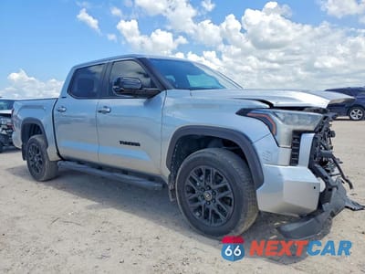 Czwarte zdjęcie samochodu z boku: 2025 TOYOTA TUNDRA LIMITED VIN:5TFWA5DB0SX310790 - miniatura
