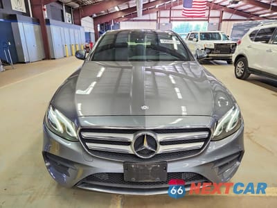 Piąte zdjęcie samochodu w środku: 2017 MERCEDES-BENZ E 300 4MATIC VIN:WDDZF4KB9HA030976 - miniatura