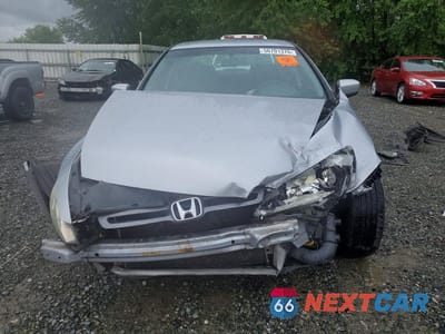 Piąte zdjęcie samochodu w środku: 2005 HONDA ACCORD LX VIN:1HGCM56405A165896 - miniatura