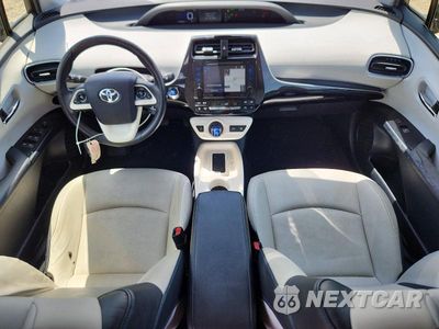 Zdjęcie 8 z 12 samochodu: 2017 TOYOTA PRIUS THREE TOURING VIN:JTDKARFU2H3033029 - miniatura