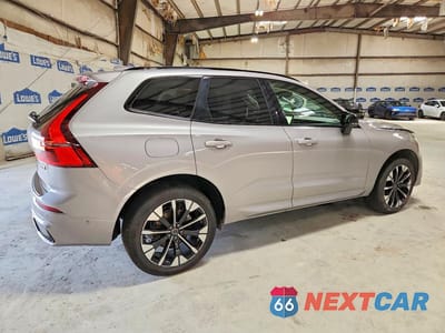 Trzecie zdjęcie samochodu z tyłu: 2026 VOLVO XC60 PLUS VIN:YV4M12RC3T1422220 - miniatura