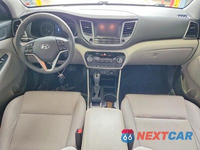 Zdjęcie 8 z 13 samochodu: 2018 HYUNDAI TUCSON SEL VIN:KM8J33A49JU607986 - miniatura