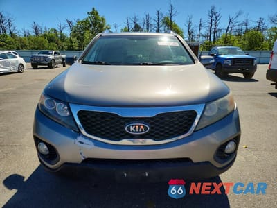 Piąte zdjęcie samochodu w środku: 2011 KIA SORENTO EX VIN:5XYKUDA25BG179119 - miniatura