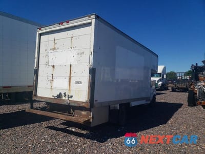 Trzecie zdjęcie samochodu z tyłu: 1997 FORD E350 BOX TRUCK VIN:1FDKE30L6VHA41825 - miniatura